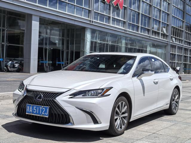 Lexus ES 2020 300h Premium Edition National VI