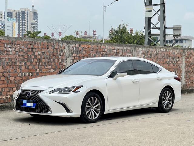 Lexus ES 2018 300h Excellence Edition National VI