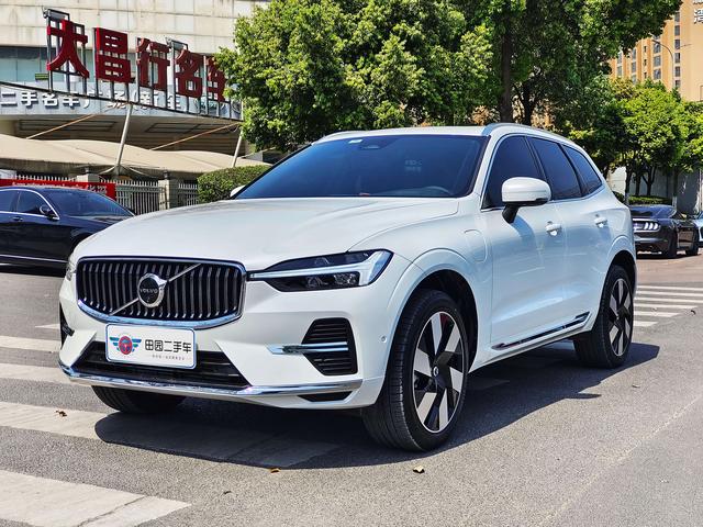 Volvo XC60 PHEV 2025 T8 four-wheel drive long battery life Zhiyuan Deluxe Edition