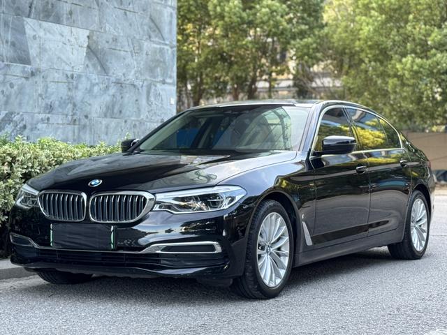 BMW 5 Series PHEV 2019 530Le Luxury Package