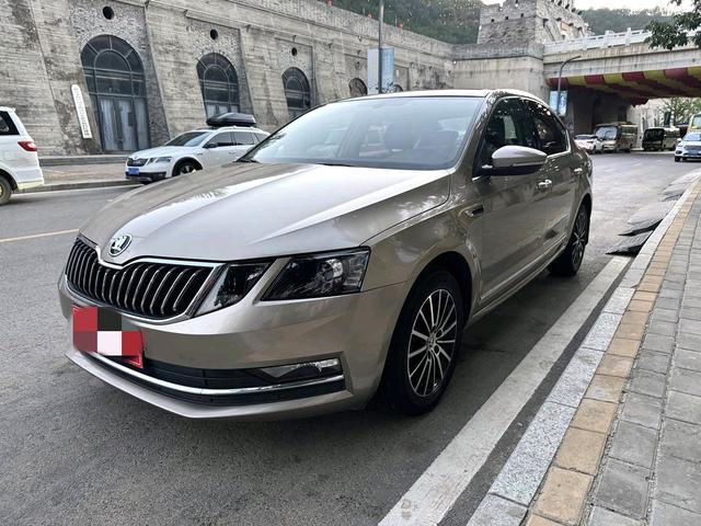 Octavia 2018 model ZI280 DSG Deluxe Edition
