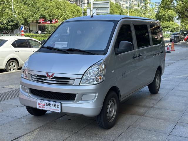 Wuling Rongguang 2022 1.2LS standard air-conditioned version 7 seats