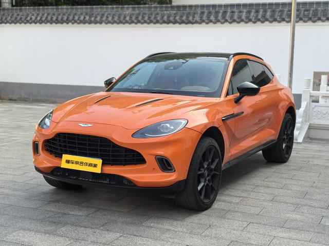 Aston Martin DBX 2021 4.0T V8 Silhouette