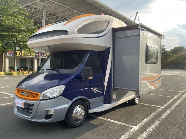 Iveco Baodi 2017 3.0T manual rear drive 6-seater original customized version
