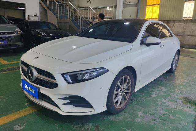 Mercedes-Benz A-class 2022 facelift A 200 L sports sedan dynamic version
