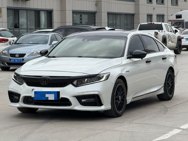 Insignia 2019 Razor-Hybrid 2.0L Net Elegance Edition State VI