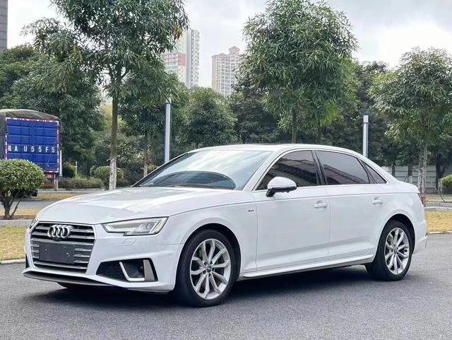 Audi A4L 2019 40 TFSI Style National VI