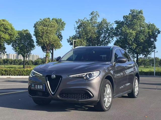 Stelvio 2021 2.0T 280HP Deluxe Edition