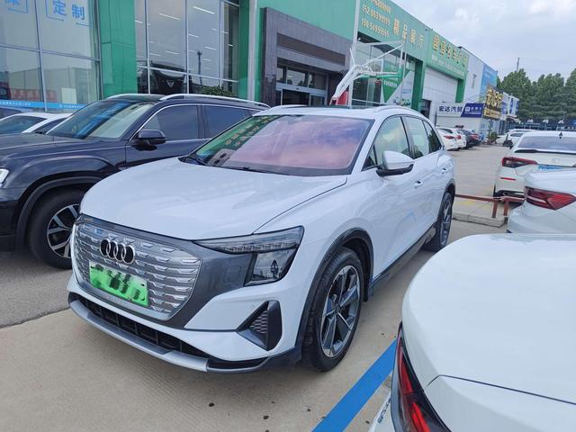Audi Q5 e-tron 2022 40 e-tron Starburst Jumbo Package