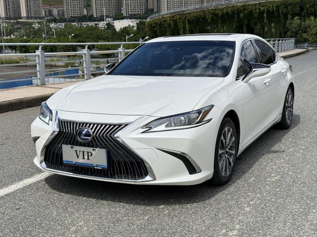 Lexus ES 2018 300h Excellence Edition State V