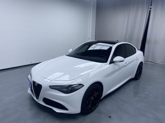 Giulia Giulia 2017 2.0T 280HP Luxury Edition