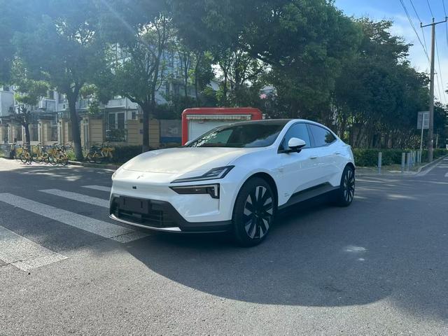 Polestar 4 2023 dual motor long battery life PLUS