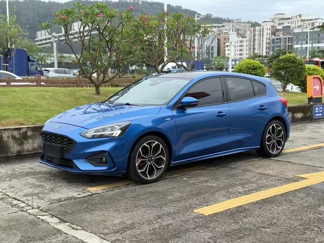 Focus 2021 2-Class EcoBoost 180 Auto ST Line