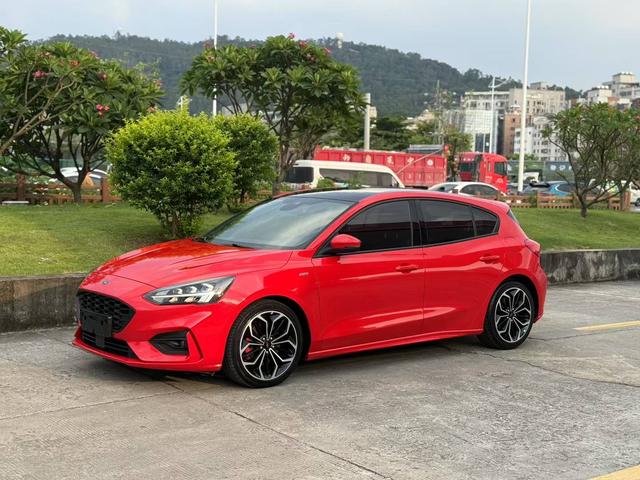 Focus 2020 2-Class EcoBoost 180 Auto ST Line