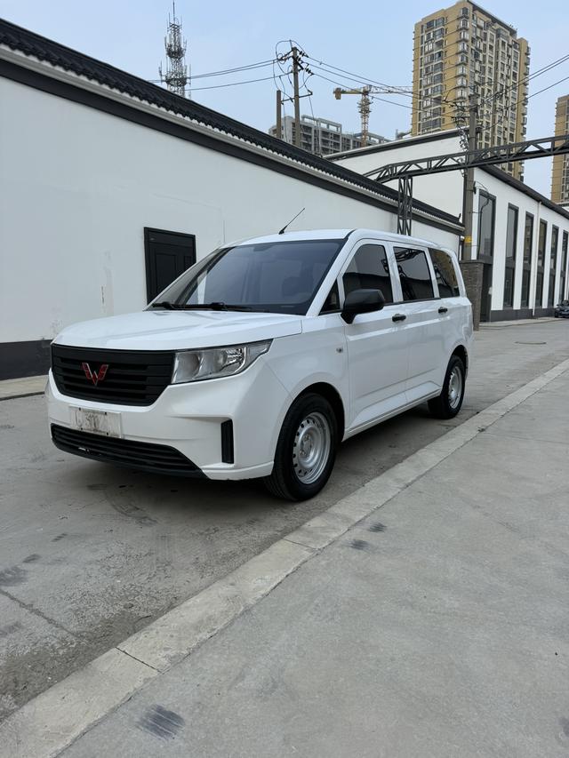 Wuling Hongguang PLUS 2020 1.5L manual Standard Operating vehicle 7 seats