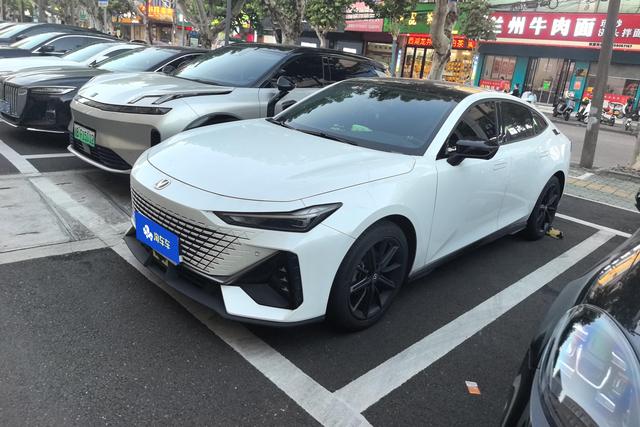 Changan UNI-V Model 2023 1.5T Premium