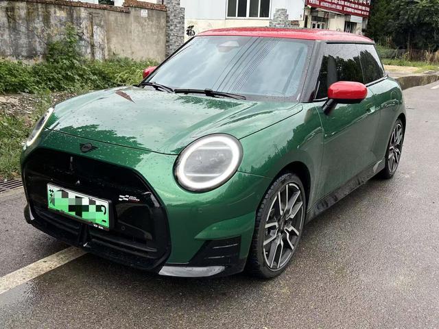 Electric MINI COOPER 2024 COOPER SE racer