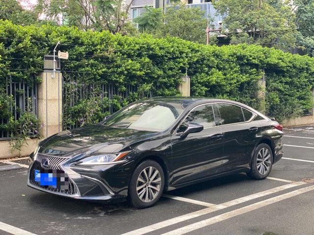 Lexus ES 2020 300h Excellence National VI
