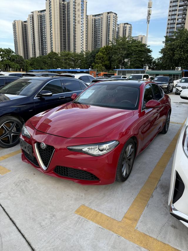 Giulia Giulia 2017 2.0T 200HP Luxury Edition
