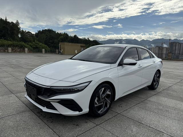 Elantra 2023 1.5L CVT LUX Premium