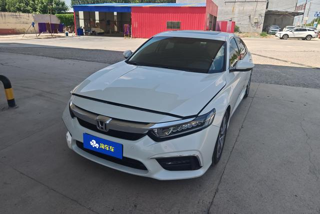 Insignia 2019 260TURBO Elegant Edition National VI