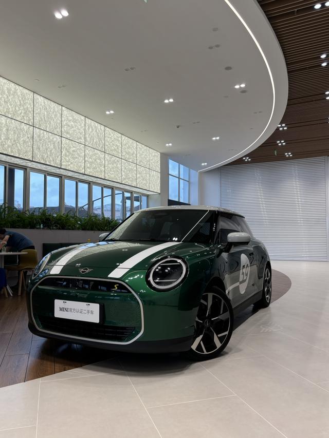 Electric MINI COOPER 2024 COOPER SE 1/65 Limited Edition