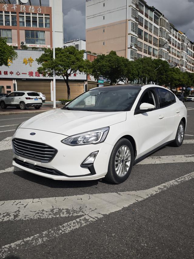 Fox 2019 sedan EcoBoost 180 automatic front tide type
