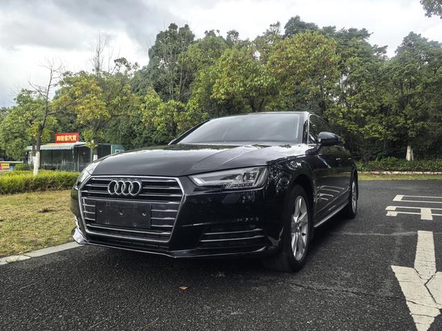 Audi A4L 2018 30th anniversary model 40 TFSI aggressive type