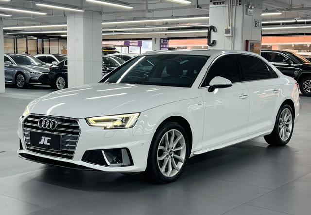 Audi A4L 2019 40 TFSI Style National VI