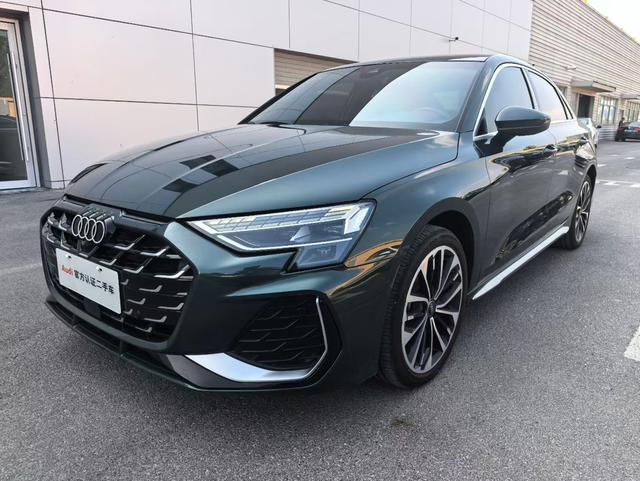 Audi A3 2025 A3L Sedan 35 TFSI Flying Spur Exclusive + Luxury Premium Package