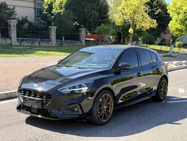 Focus 2021 2-Class EcoBoost 180 Auto ST Line
