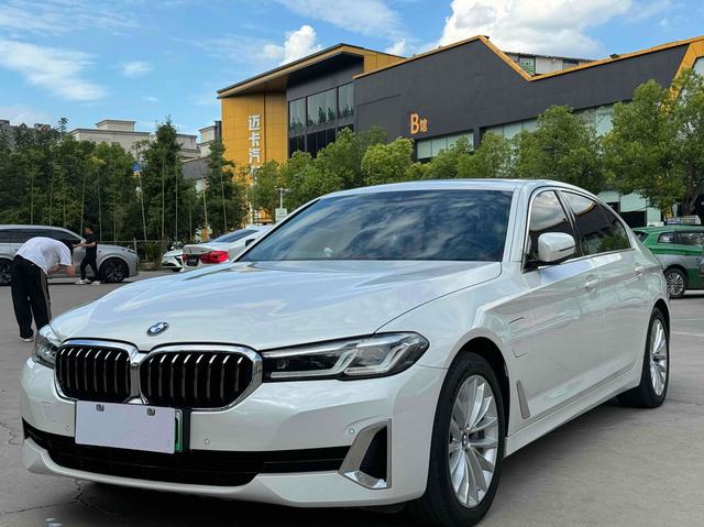 BMW 5 Series PHEV 2021 535Le Luxury Package
