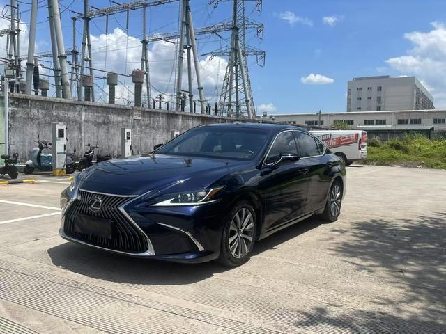Lexus ES 2018 200 Excellence National V