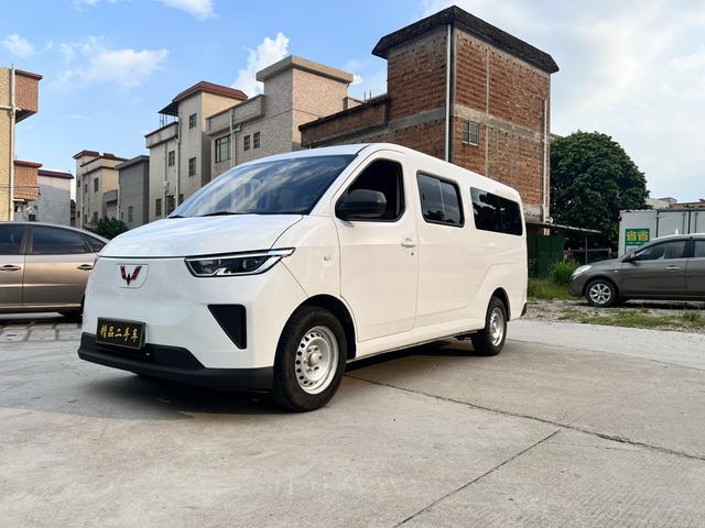 Wuling Yangguang 2024 300km Comfortable Bus version 75kW
