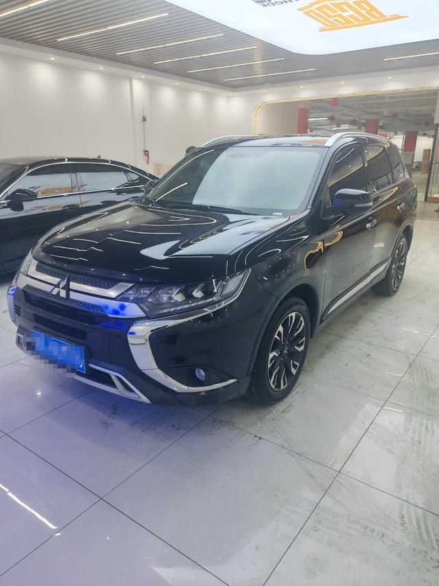 Outlander 2020 2.4L four-wheel drive Premium Edition 5 seats