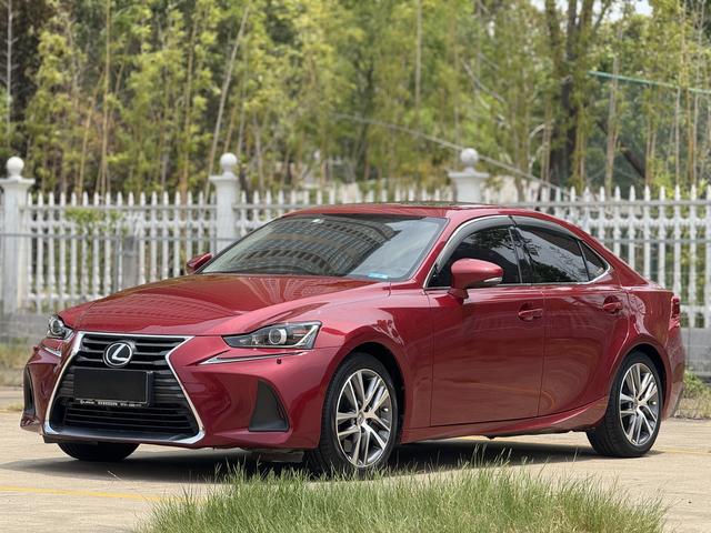 Lexus IS 2017 300 Leader