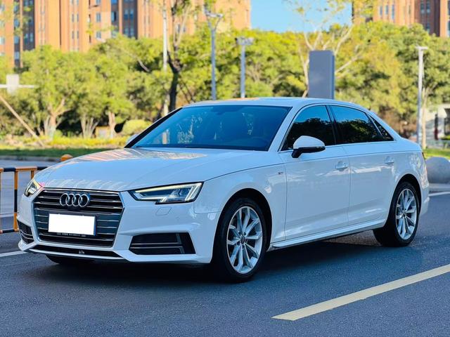 Audi A4L 2018 30th anniversary model 40 TFSI fashion model