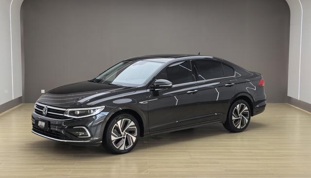 Bora 2023 300TSI DSG Premium Edition