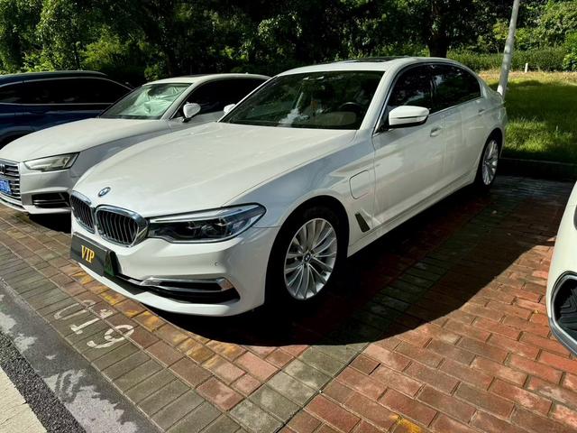 BMW 5 Series PHEV 2020 530Le Luxury Package
