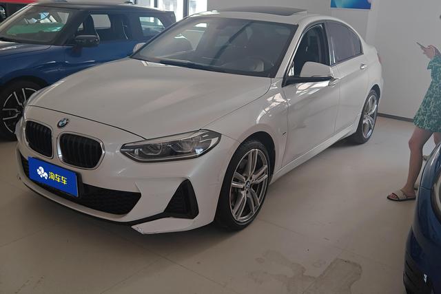 BMW 1 Series 2019 120i leading M sports suit