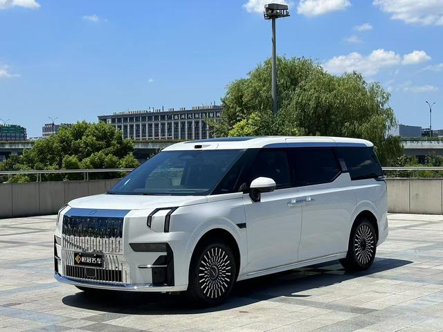 ZEEKR 009 2024 seven-seater aisle version four-wheel drive 108kWh