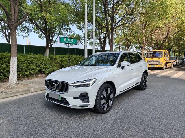 Volvo XC60 PHEV 2025 T8 four-wheel drive long battery life Zhiyuan Deluxe Edition