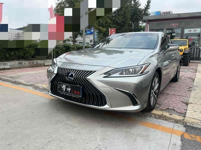 Lexus ES 2018 300h Excellence Edition State V