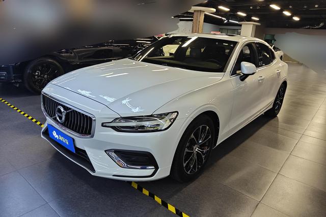 Volvo S60 2022 B4 Intelligent Deluxe