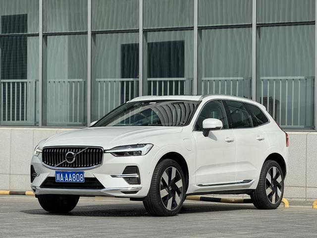 Volvo XC60 PHEV 2025 T8 four-wheel drive long battery life Zhiya Deluxe Edition