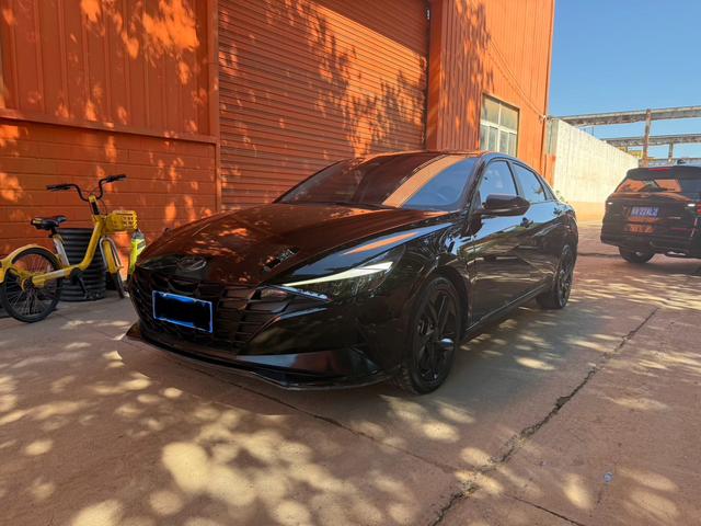 Elantra 2022 1.5L CVT LUX Black Knight Limited Edition