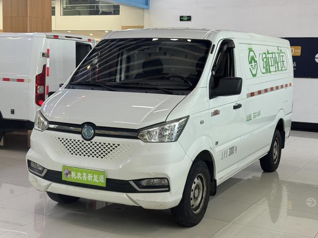 EM26 2021 Enclosed cargo box