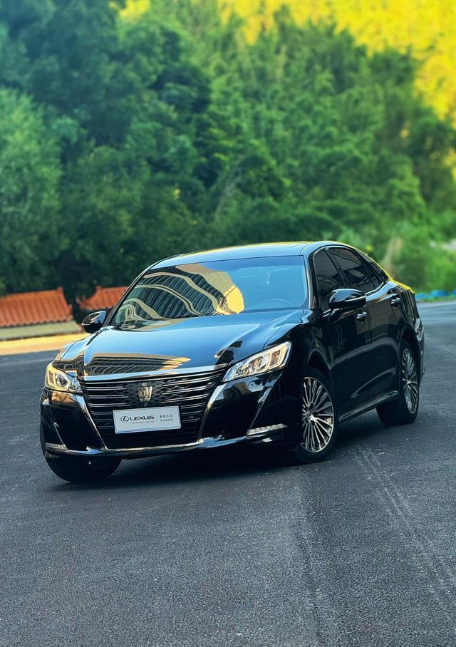 Crown 2018 2.0T Sport