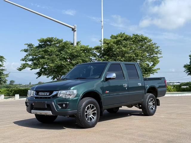 Qingling Isuzu T17 2021 3.0T diesel four-wheel drive guardrail car standard wheelbase 4KH1CT6H1