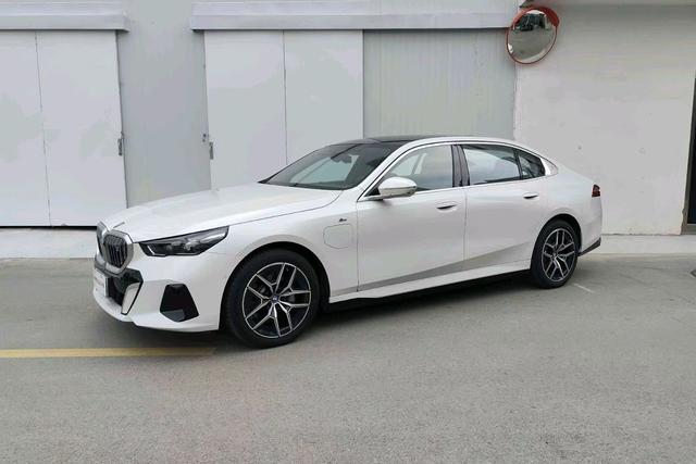 BMW i5 2024 eDrive35L Premium M Sport Package